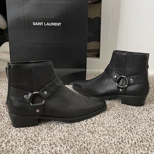 Buckle harness Chelsea boots